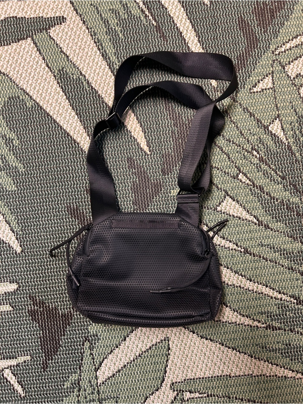 Black Women's Crossbody Bag - Minimal Everyday Carry - Picture 2 of 4